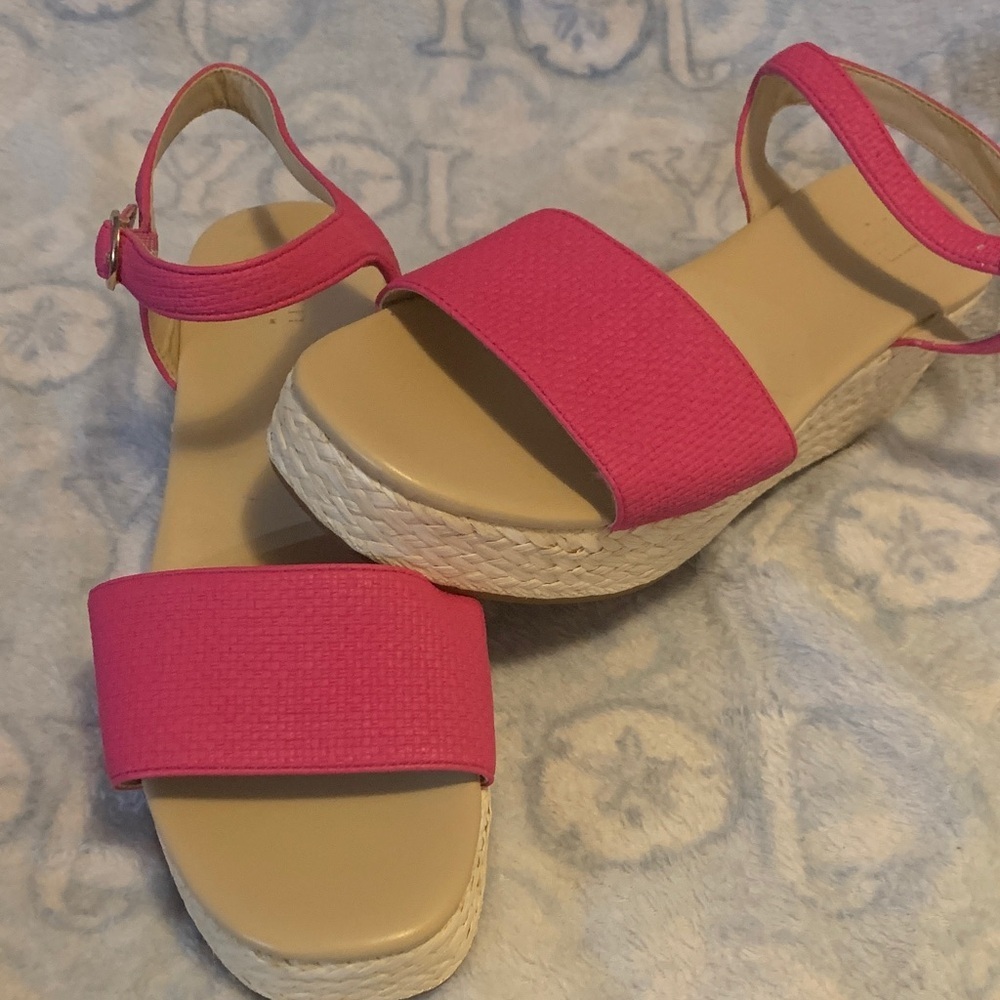 crown & ivy Pink Wedges NWOT